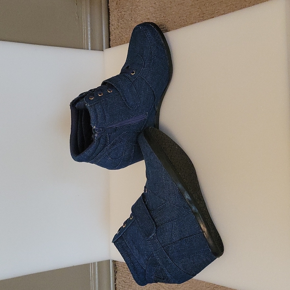 Shoes - Picture 6 of 6